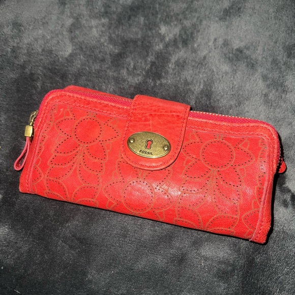 Fossil Bags Fossil Kennedy Clutch In Scarlet New With Tag Poshmark